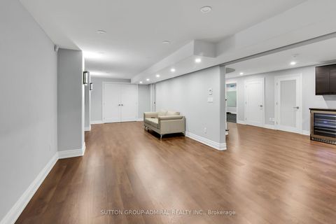 Photo 33 at 25 Grenadier Crescent, Beverley Glen, Vaughan