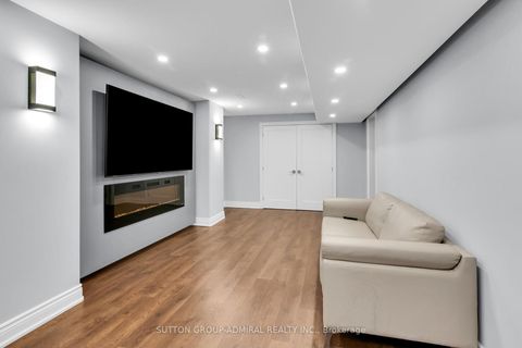 Photo 34 at 25 Grenadier Crescent, Beverley Glen, Vaughan