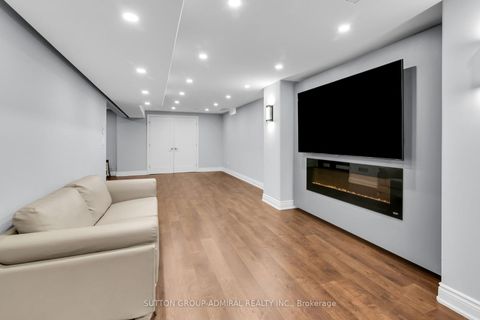 Photo 35 at 25 Grenadier Crescent, Beverley Glen, Vaughan