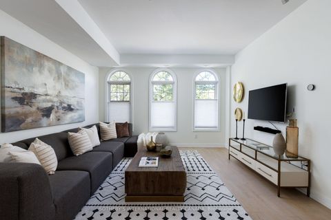 Photo 2 at 29 - 140 Broadview Avenue, South Riverdale, Toronto