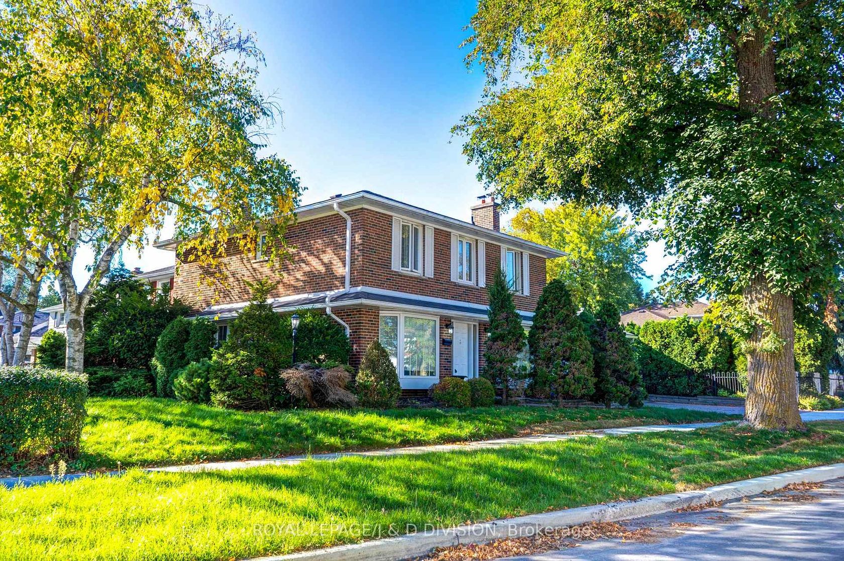 Photo 3 at 66 Brian Drive, Pleasant View, Toronto Photo 3 at 66 Brian Drive, Pleasant View, Toronto