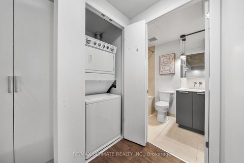 Photo 13 at 315 - 650 King Street W, Waterfront Communities C1, Toronto