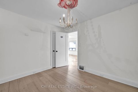 Photo 15 at 153 Clarence Street, West Woodbridge, Vaughan