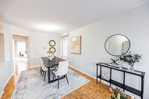 Photo 5 at 142 Blackthorn Drive, Maple, Vaughan