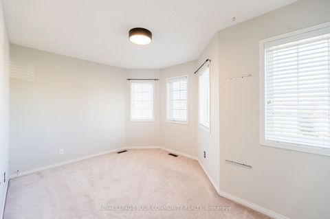 Photo 8 at 142 Blackthorn Drive, Maple, Vaughan