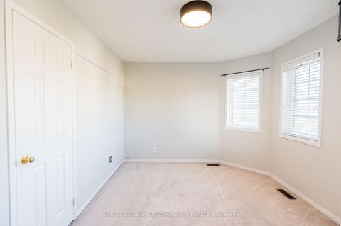 Photo 9 at 142 Blackthorn Drive, Maple, Vaughan