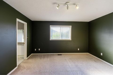 Photo 11 at 142 Blackthorn Drive, Maple, Vaughan