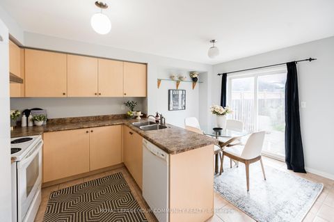 Photo 17 at 142 Blackthorn Drive, Maple, Vaughan