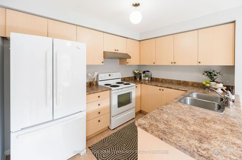 Photo 18 at 142 Blackthorn Drive, Maple, Vaughan