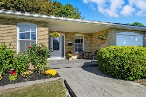 Photo 3 at 655 Park Court, Leslie Valley, Newmarket
