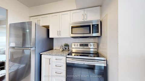 Photo 13 at 706 - 35 Bales Avenue, Willowdale East, Toronto