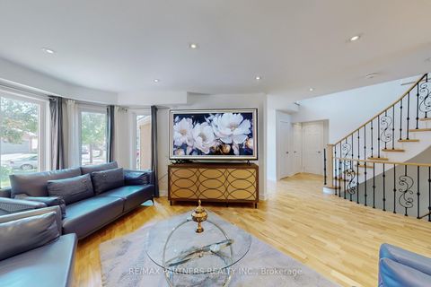 Photo 1 at 26 Sandfield Drive, Aurora Highlands, Aurora