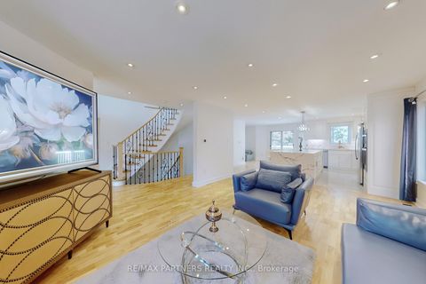 Photo 2 at 26 Sandfield Drive, Aurora Highlands, Aurora