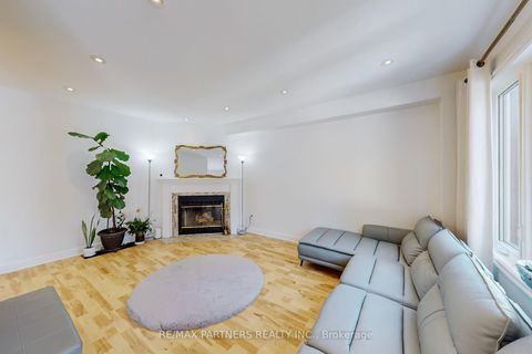 Photo 4 at 26 Sandfield Drive, Aurora Highlands, Aurora