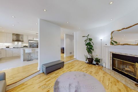 Photo 5 at 26 Sandfield Drive, Aurora Highlands, Aurora