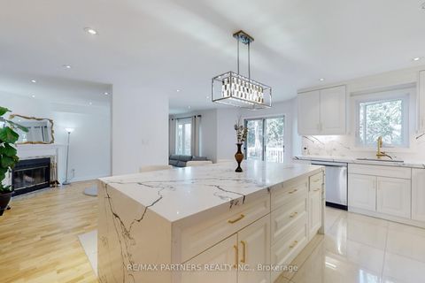 Photo 8 at 26 Sandfield Drive, Aurora Highlands, Aurora