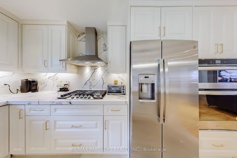 Photo 9 at 26 Sandfield Drive, Aurora Highlands, Aurora