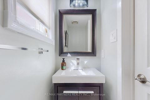 Photo 10 at 26 Sandfield Drive, Aurora Highlands, Aurora