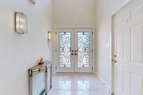 Photo 12 at 26 Sandfield Drive, Aurora Highlands, Aurora