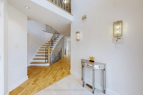 Photo 13 at 26 Sandfield Drive, Aurora Highlands, Aurora