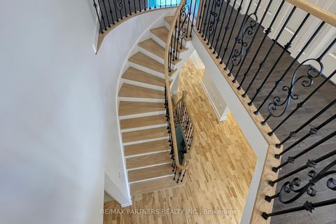 Photo 14 at 26 Sandfield Drive, Aurora Highlands, Aurora