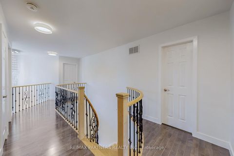 Photo 16 at 26 Sandfield Drive, Aurora Highlands, Aurora