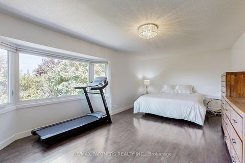 Photo 17 at 26 Sandfield Drive, Aurora Highlands, Aurora