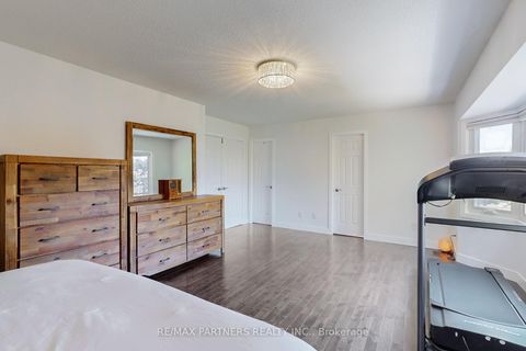 Photo 18 at 26 Sandfield Drive, Aurora Highlands, Aurora