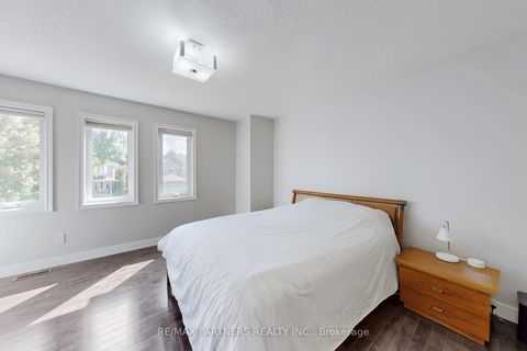 Photo 23 at 26 Sandfield Drive, Aurora Highlands, Aurora