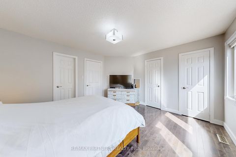 Photo 25 at 26 Sandfield Drive, Aurora Highlands, Aurora