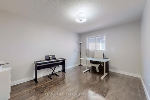 Photo 27 at 26 Sandfield Drive, Aurora Highlands, Aurora