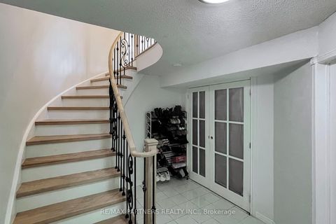 Photo 29 at 26 Sandfield Drive, Aurora Highlands, Aurora