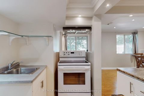 Photo 39 at 26 Sandfield Drive, Aurora Highlands, Aurora