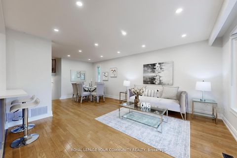 Photo 4 at 2 Charlotte Court, Letitia Heights, Barrie