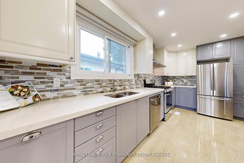 Photo 9 at 2 Charlotte Court, Letitia Heights, Barrie