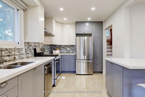 Photo 11 at 2 Charlotte Court, Letitia Heights, Barrie