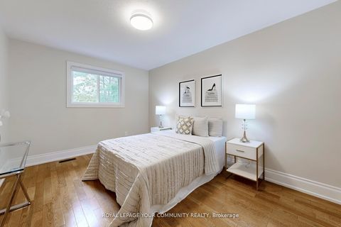 Photo 12 at 2 Charlotte Court, Letitia Heights, Barrie