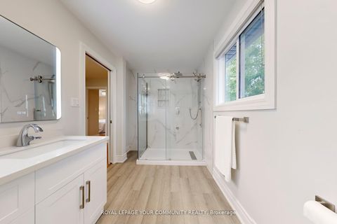 Photo 17 at 2 Charlotte Court, Letitia Heights, Barrie