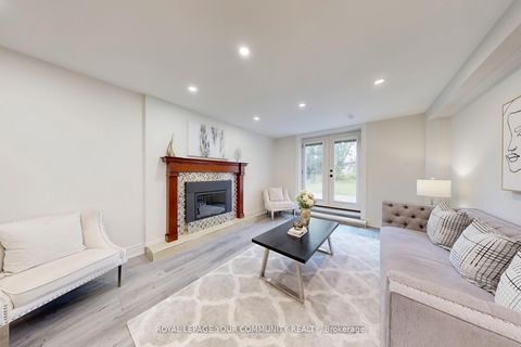 Photo 19 at 2 Charlotte Court, Letitia Heights, Barrie
