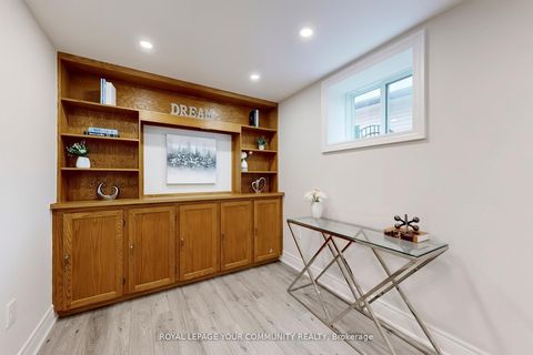 Photo 22 at 2 Charlotte Court, Letitia Heights, Barrie