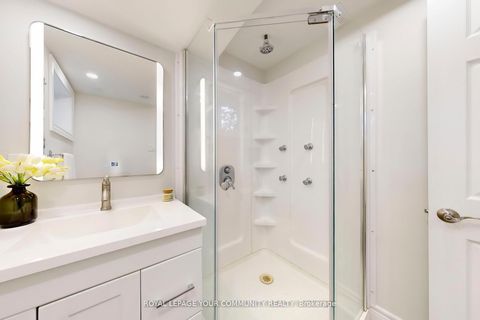 Photo 25 at 2 Charlotte Court, Letitia Heights, Barrie