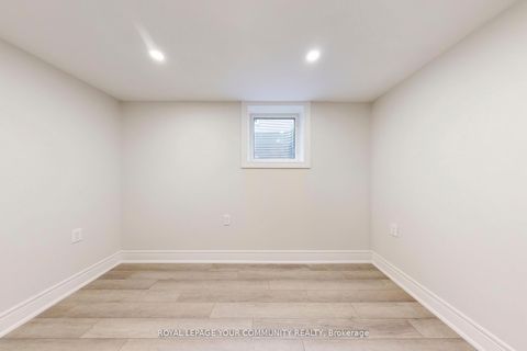 Photo 30 at 2 Charlotte Court, Letitia Heights, Barrie