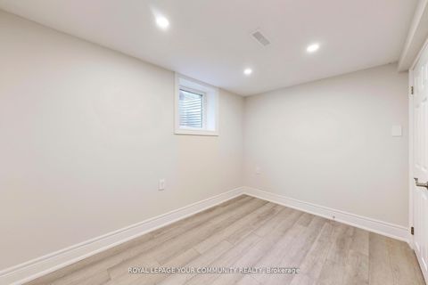Photo 31 at 2 Charlotte Court, Letitia Heights, Barrie