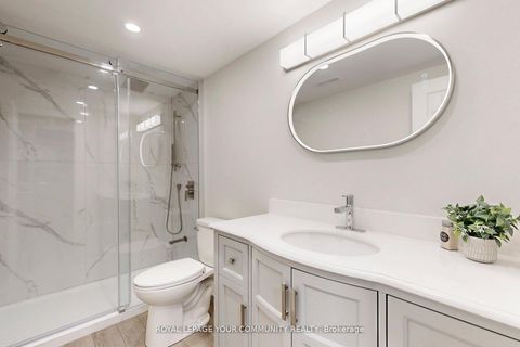 Photo 32 at 2 Charlotte Court, Letitia Heights, Barrie