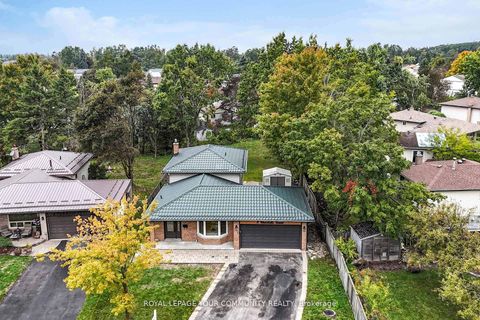 Photo 41 at 2 Charlotte Court, Letitia Heights, Barrie