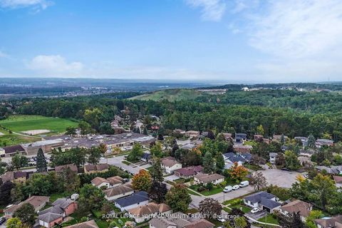 Photo 43 at 2 Charlotte Court, Letitia Heights, Barrie