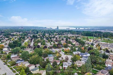 Photo 46 at 2 Charlotte Court, Letitia Heights, Barrie