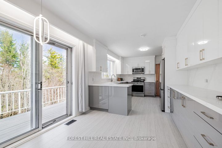 Photo 14 at 10 Courtwood Place, Bayview Village, Toronto