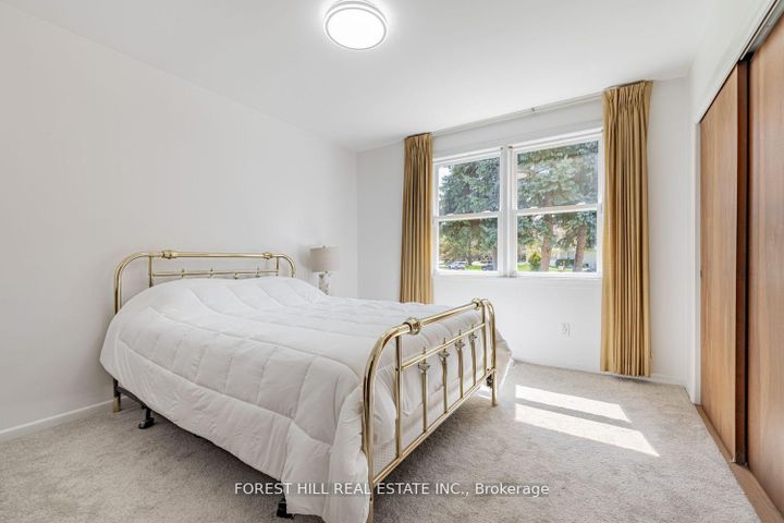 Photo 19 at 10 Courtwood Place, Bayview Village, Toronto