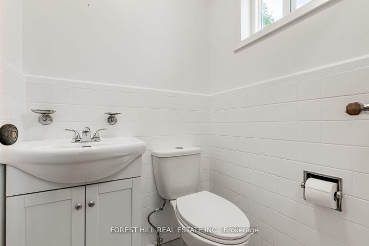 Photo 24 at 10 Courtwood Place, Bayview Village, Toronto